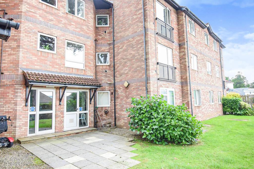 Bronrhiw Fach, Mountain Road, Caerphilly 1 bed apartment £115,000