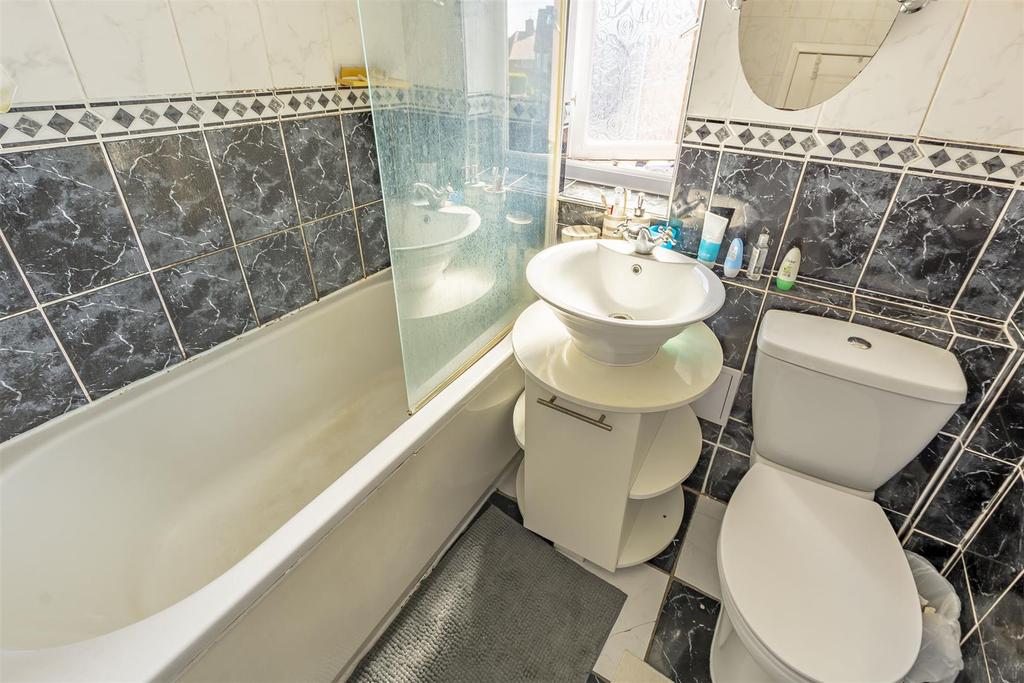 Bathroom (2)-HDR copy.jpg