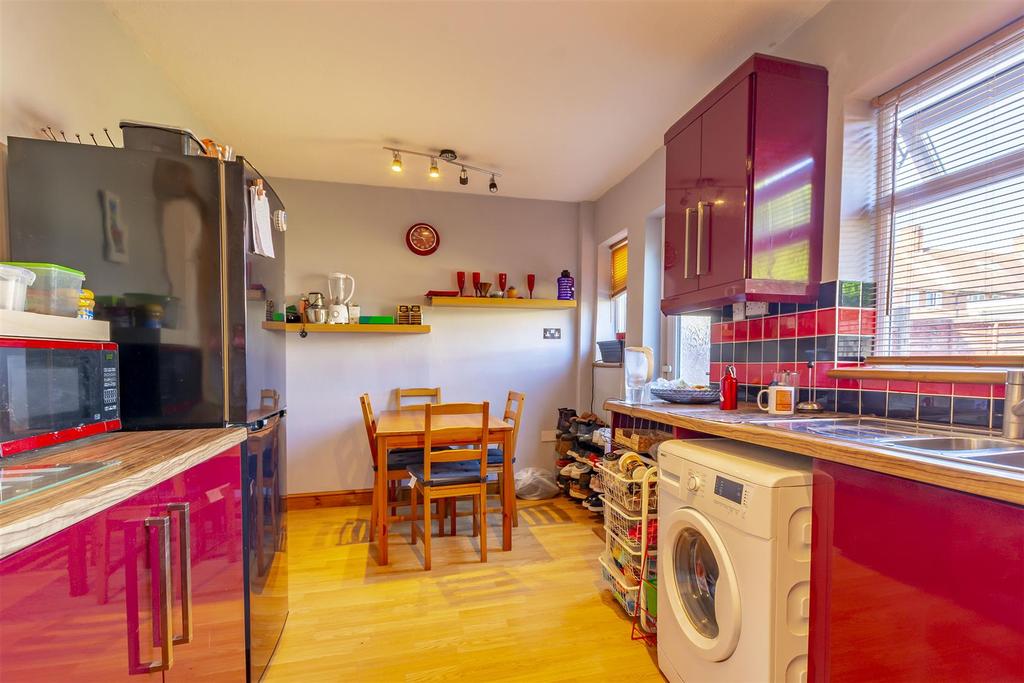 Kitchen (5)-HDR copy.jpg