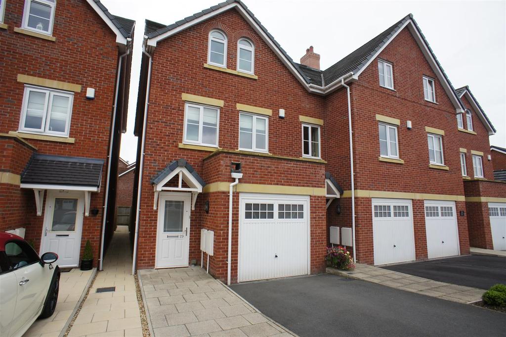 Bridge Meadow, Lymm, WA13 9GH 3 bed townhouse £1,450 pcm (£335 pw)