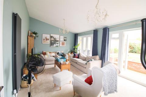 28 Bank View, Northampton, NN4 0RS