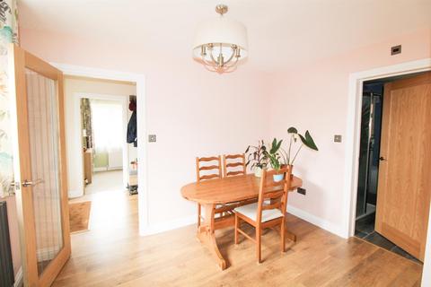 28 Bank View, Northampton, NN4 0RS