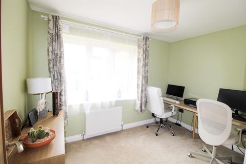 28 Bank View, Northampton, NN4 0RS