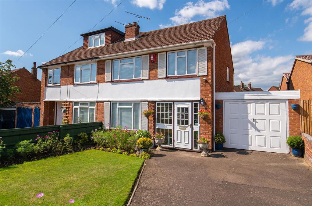 Wood Lane Close, Flackwell Heath 3 bed semidetached house £525,000