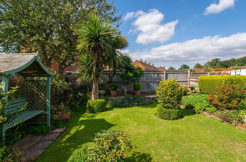 Wood Lane Close, Flackwell Heath 3 bed semidetached house £525,000