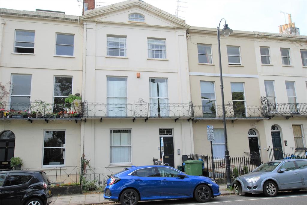 39 Montpellier Terrace, Cheltenham 2 bed apartment £850 pcm (£196 pw)