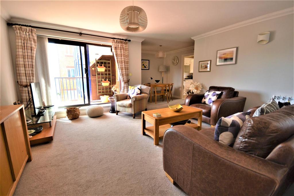Belvedere Road, BurnhamOnCrouch 2 bed apartment £265,000