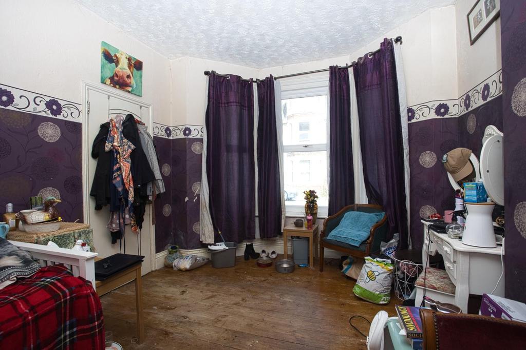 Broadmead Road, Folkestone 5 bed terraced house for sale £300,000