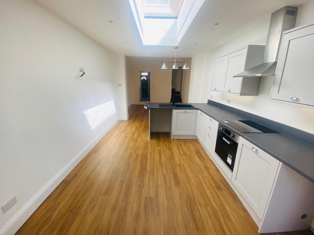 Sheffield Road, Sutton Coldfield 2 bed terraced house £995 pcm (£230 pw)
