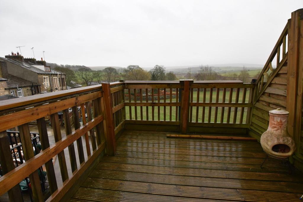 Keighley Road, Laneshawbridge 3 bed terraced house £675 pcm (£156 pw)