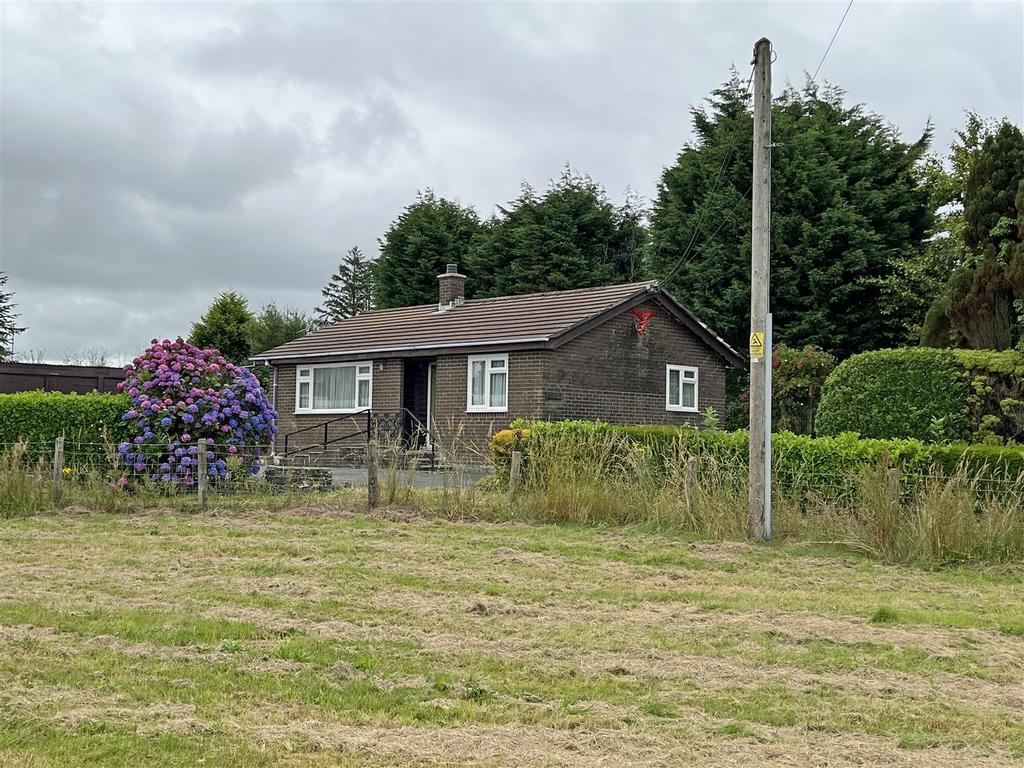 Cross Inn, Llanon 2 bed detached bungalow for sale £235,000