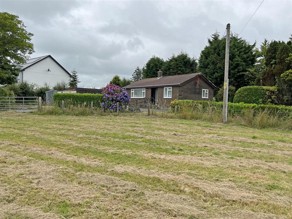 Cross Inn, Llanon 2 bed detached bungalow £235,000