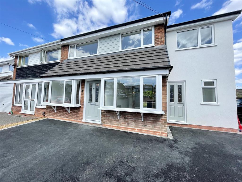 Clyde Avenue, Halesowen 4 bed semidetached house for sale £350,000
