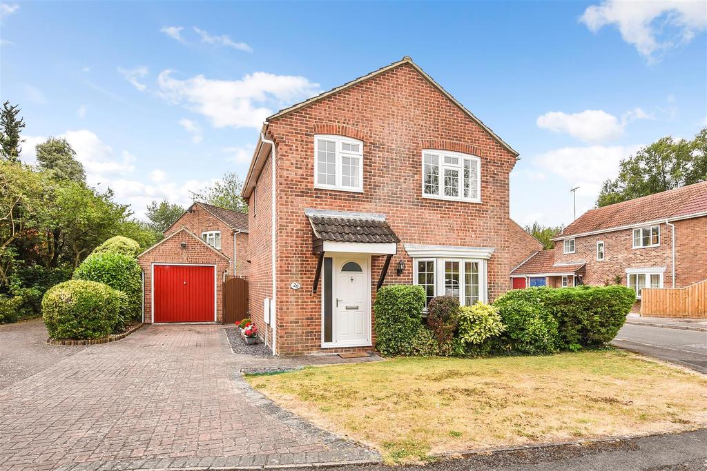 Redbridge Drive, Andover 3 bed detached house £399,950
