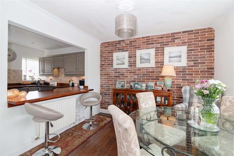 48 Blacksmiths Crescent, Sompting, Lancing, BN15 0BY