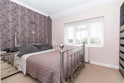 48 Blacksmiths Crescent, Sompting, Lancing, BN15 0BY