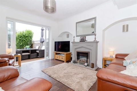 48 Blacksmiths Crescent, Sompting, Lancing, BN15 0BY