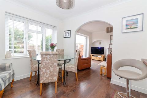 48 Blacksmiths Crescent, Sompting, Lancing, BN15 0BY