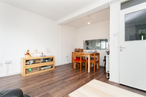 Flat 22, Harold House Mace Street, London, E2 0SS