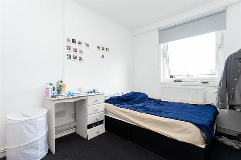 Flat 22, Harold House Mace Street, London, E2 0SS