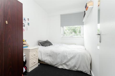 Flat 22, Harold House Mace Street, London, E2 0SS