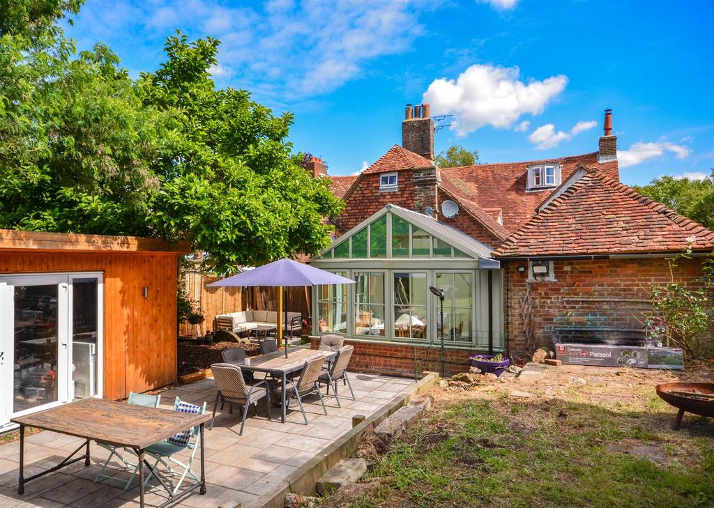 Battle Hill, Battle 3 bed semidetached house £540,000