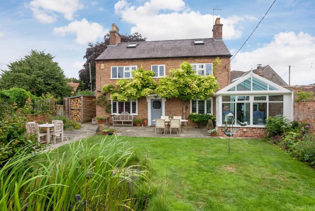 Main Street, Cleeve Prior, Evesham 3 bed detached house for sale £650,000