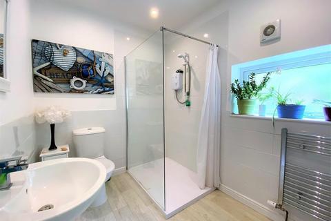 Meadow Bank Bagpath, Brimscombe, Stroud, GL5 2SJ