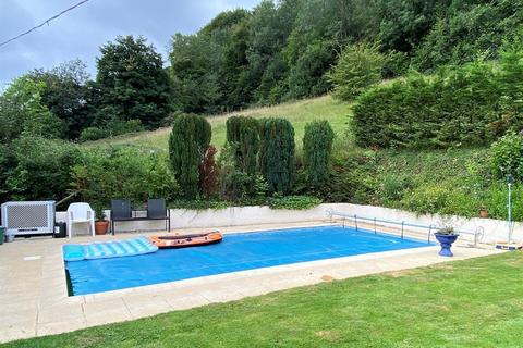 Meadow Bank Bagpath, Brimscombe, Stroud, GL5 2SJ