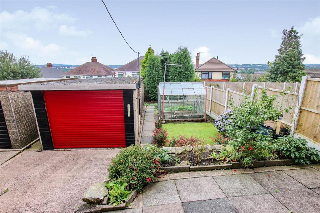 Oaklands Avenue, Wolstanton, Newcastle 2 bed semidetached house £135,000