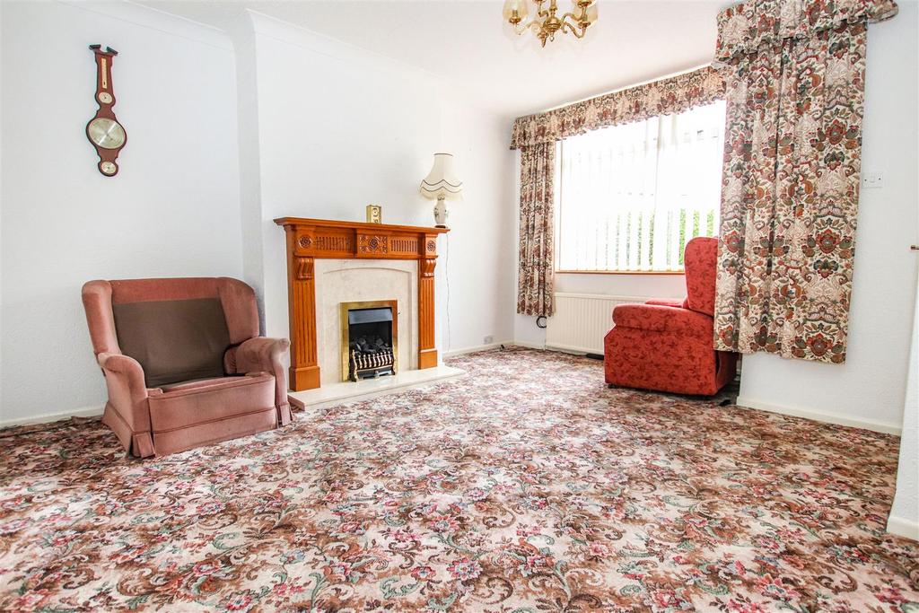 Oaklands Avenue, Wolstanton, Newcastle 2 bed semidetached house £135,000