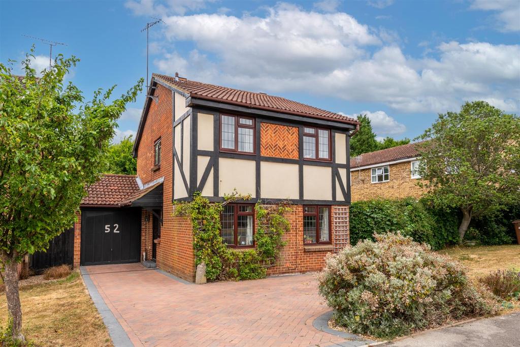 Kings Mead, South Nutfield, Redhill 3 bed detached house £600,000