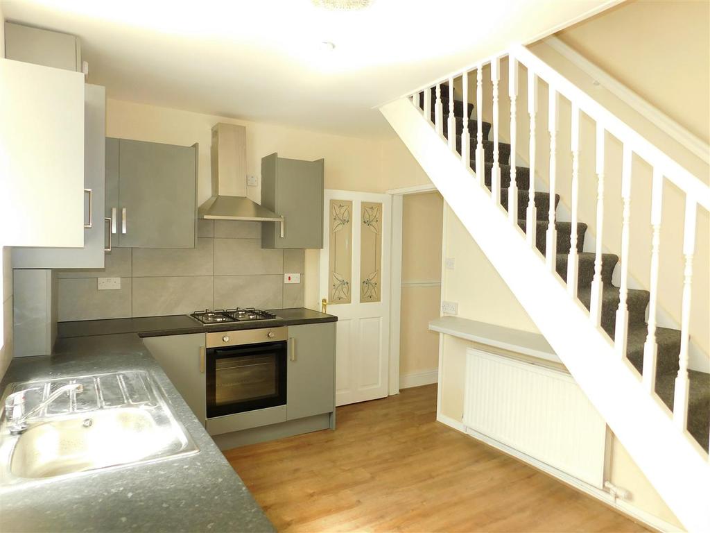 Water Street, Radcliffe, Manchester 3 bed terraced house £795 pcm (£