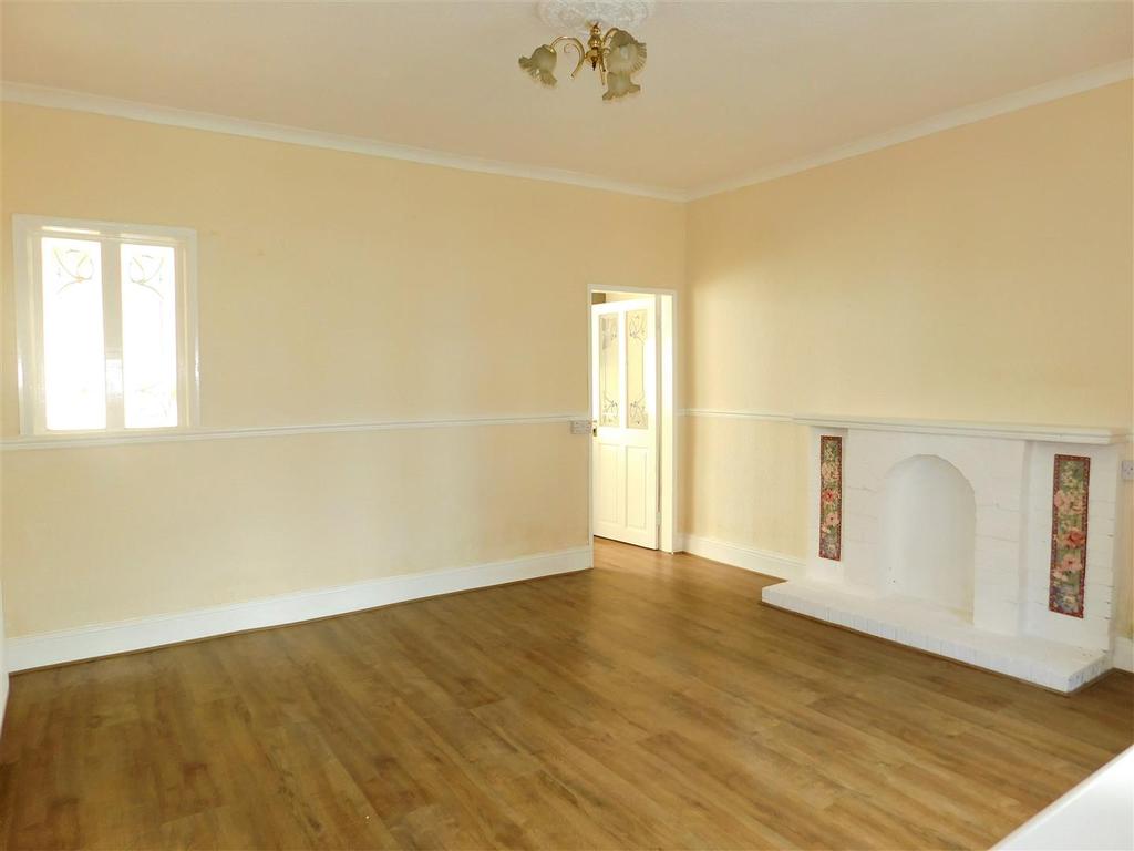 Water Street, Radcliffe, Manchester 3 bed terraced house £795 pcm (£