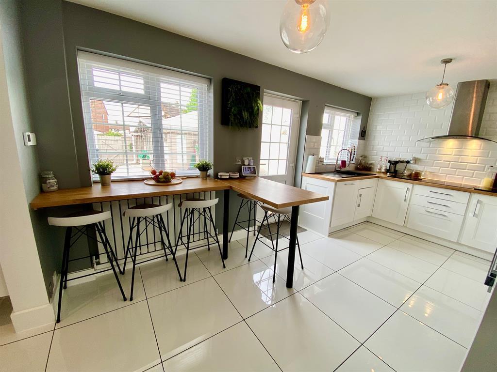 Court Meadow, Stone, Berkeley, GL13 9LR 3 bed terraced house £365,000