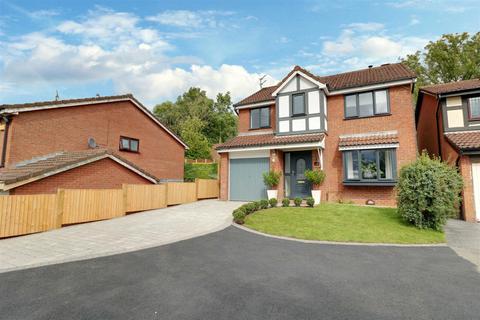 4 bedroom detached house for sale - Castleview Grove, Packmoor