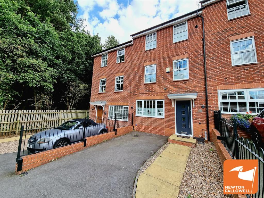 Dodsley Way, Clipstone Village, Mansfield 3 bed townhouse to rent £