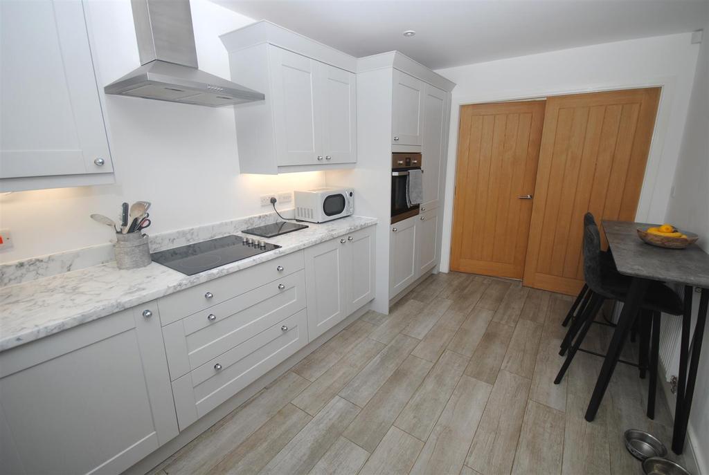 1appletreecourtkitchen2.JPG