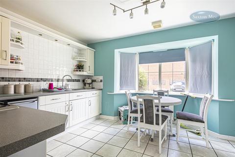 17 Bellmer Close, Monk Bretton, Barnsley, S71 2GF