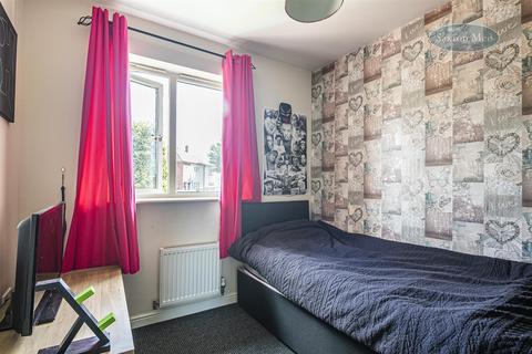 17 Bellmer Close, Monk Bretton, Barnsley, S71 2GF
