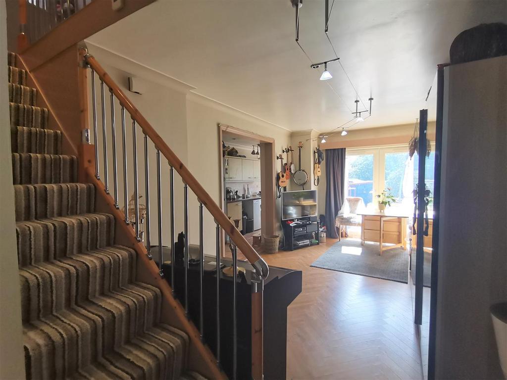Goldthorne Avenue, Sheldon, Birmingham 3 bed semidetached house £260,000