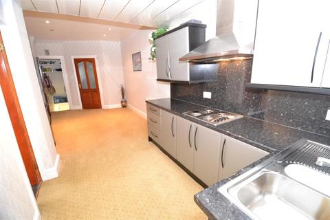 69 Track Road, Batley, WF17 7AB