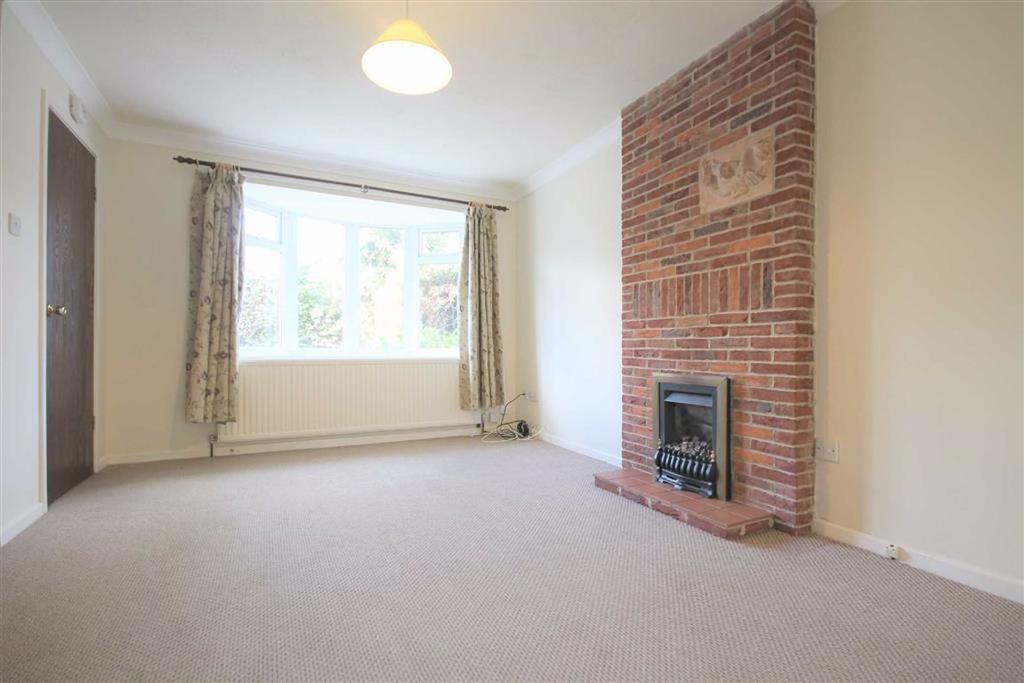 Nottingham Drive, Wingerworth, Chesterfield, S42 3 bed detached house £220,000