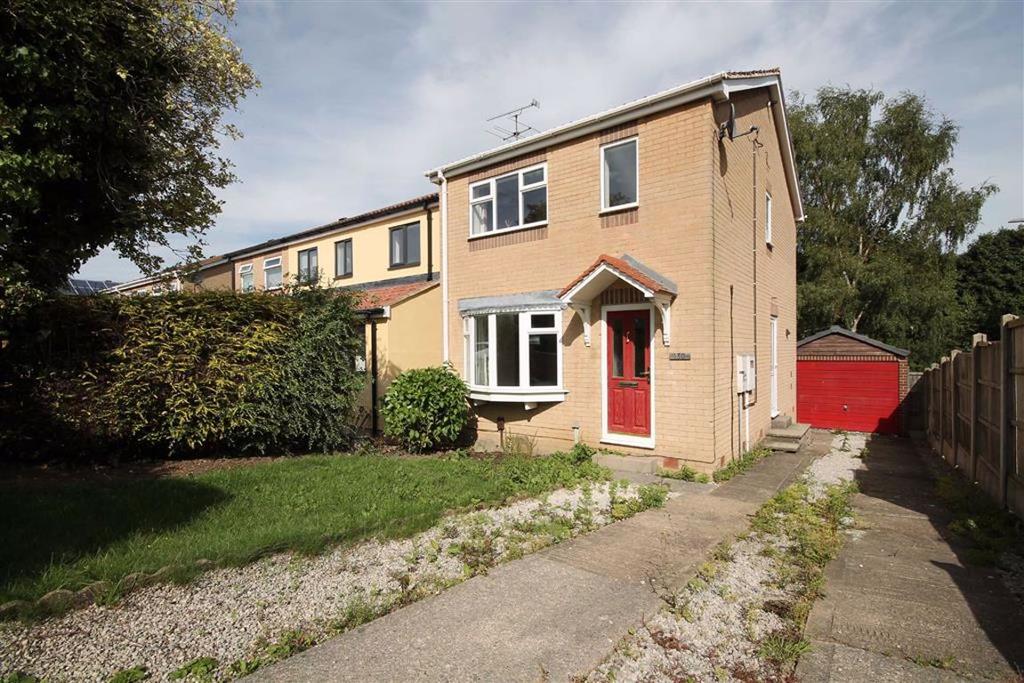 Nottingham Drive, Wingerworth, Chesterfield, S42 3 bed detached house £220,000
