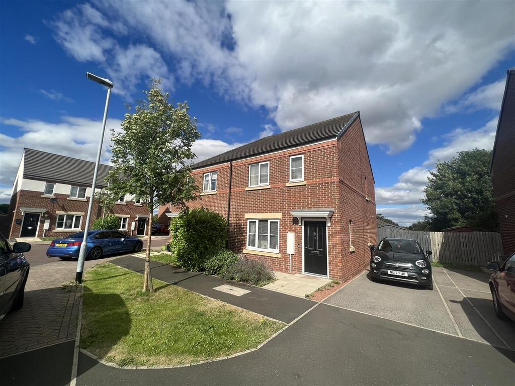 Pintail Close, Darlington 3 bed semidetached house £140,000