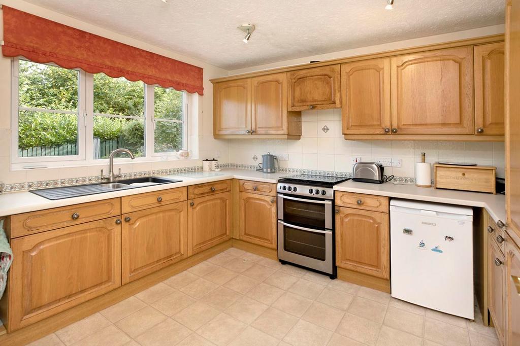Southbrook Road, Bovey Tracey, TQ13 4 bed detached house for sale £