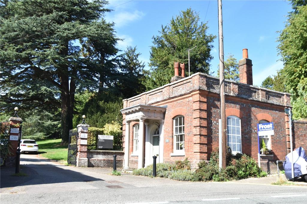 North Lodge, 75 Church Street, Chesham, Buckinghamshire, HP5 2 bed
