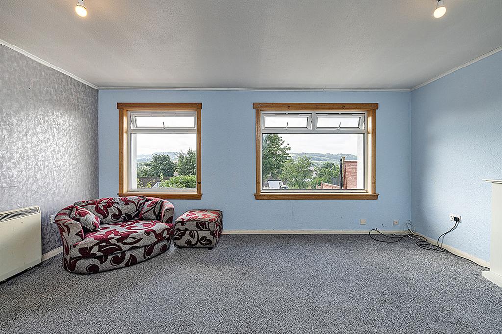 28 Marigold Drive, Galashiels TD1 2LW 3 bed terraced house £115,000