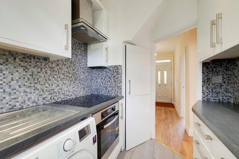 3 bedroom terraced house to rent - Ankerdine Crescent, Shooters Hill, SE18