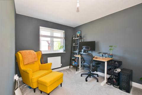 5 Valley Close, Tonbridge, TN11 0FN